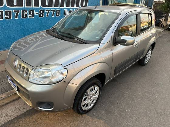 FIAT UNO 1.0 EVO VIVACE 8V FLEX 4P MANUAL FIAT UNO 1.0 EVO VIVACE 8V FLEX 4P MANUAL